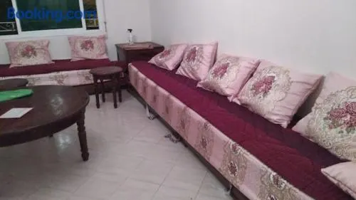 Très bel appartement dans un immeuble calme, familial et propre - Image 1