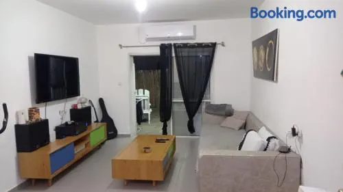 Beautiful 2 Bedroom Garden Apartment - Image 1