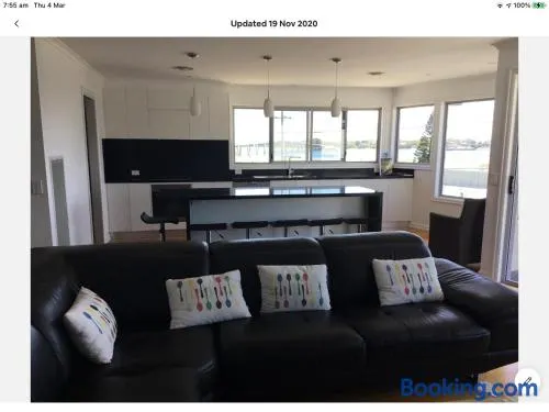 Superb waterfront apartment - Image 1