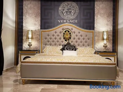 شقة فاخرة Versace Home1 مبنى سكني خاص - Image 1
