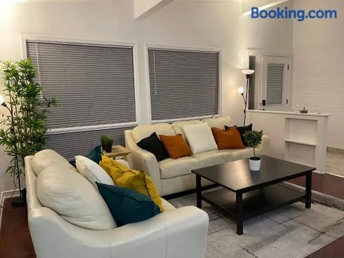 Beautiful and cozy private bedroom [lock] in Scarborough Toronto - Image 1