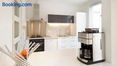 Lovely home, 3 bedrooms, WiFi, private parking - Image 1