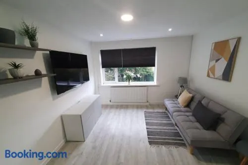 Entire Apartment! 2 double beds, sleeps upto 4 - Image 1