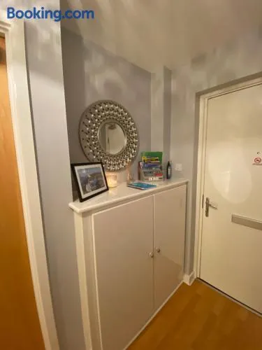 Canal View Apartment - Image 1