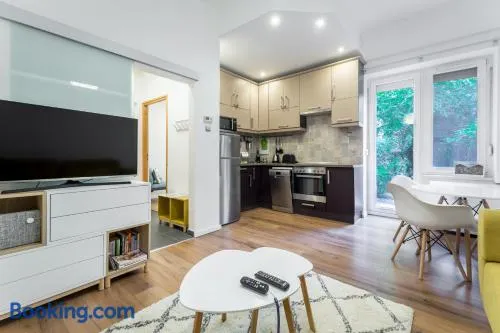 BpR Oaktree Home with small garden - Image 1