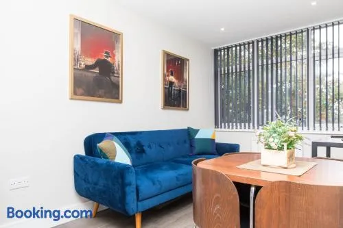Abbey Apartment 8 Designer 2 Bed - 247 Lets Horsham - Image 1