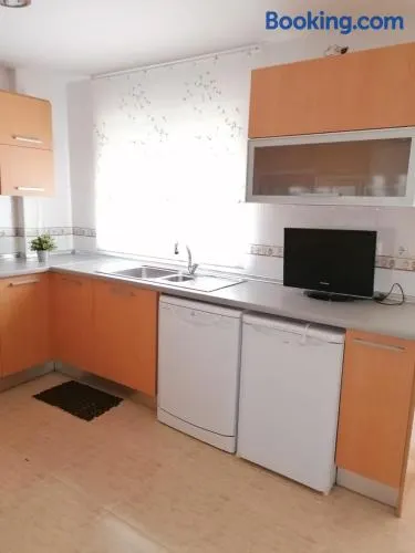 Piso en zona residencial - Image 1