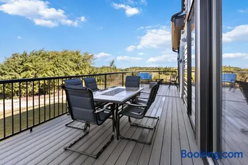 Exquisite Modern Collingview Retreat 86476 - Image 1
