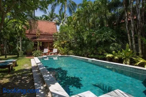 Amazing Beachfront 4 Bedroom Thai Islands Villa - Image 1