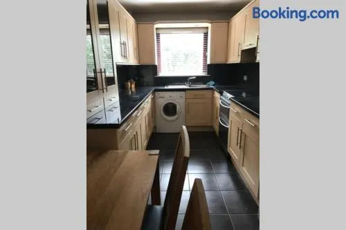 Comfortable Langside Flat - Image 1