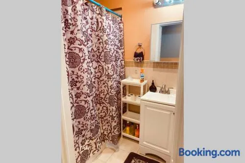 2 Bedroom Cozy Home Near EWR/NYC - Image 1