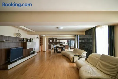Super BIG 4 bedrooms flat with parking - TOP CENTER - Image 1