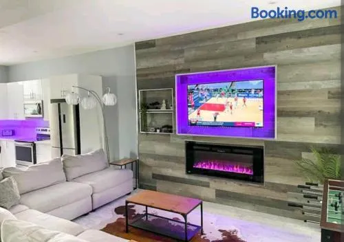 Modern Cali-Style 4 BDRM House - Image 1