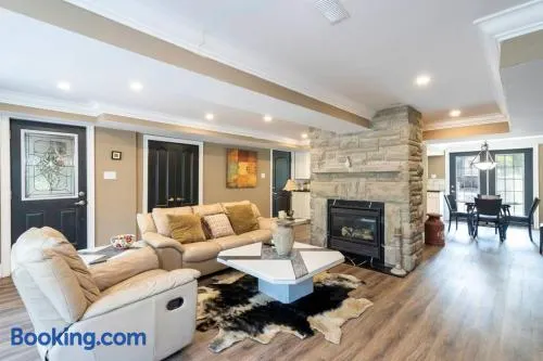 Beautiful 2 Bedroom in Tiny / Steps away from Wasaga Beach - Image 1