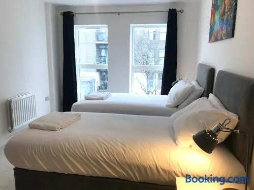 Sterling River view Apartment, Greenhithe 4 with Netflix & Amazon Music - Image 1