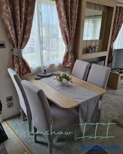 Bramshaw III Luxury Caravan Hire - Image 1