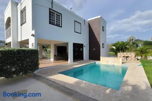 Colinas de Combate con Piscina Privada - Image 1