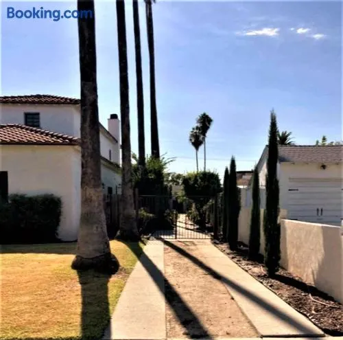 Cottage in the City - Image 1