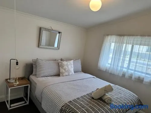 Inner city Rail Cottage; A serene retreat! - Image 1