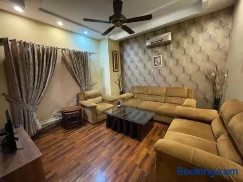 ALI Luxury & Executive Villas & Suites Near Eiffel Tower - Bahria Town - For families , married peop - Image 1