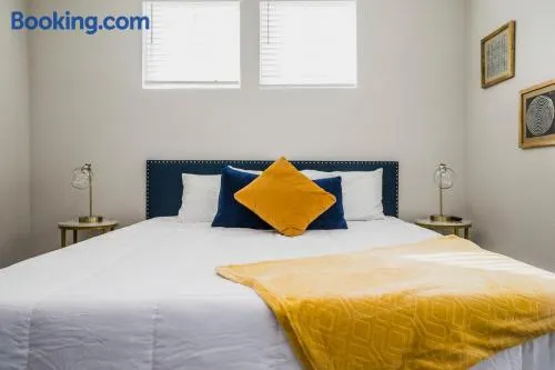 Stylish Apt, Close to Charlotte, WiFi & Parking - Image 1