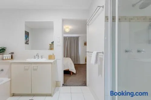 Mount Coolum views cosy escape, sleeps 4 - Image 1