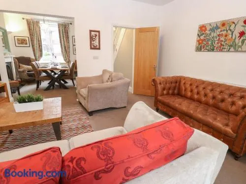 Barney’s Hideaway - Image 1