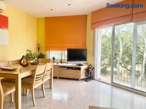 Apartamento espacioso y con acceso a piscina - Image 1