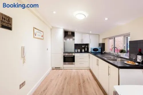 Central Maidenhead Apartment - Image 1