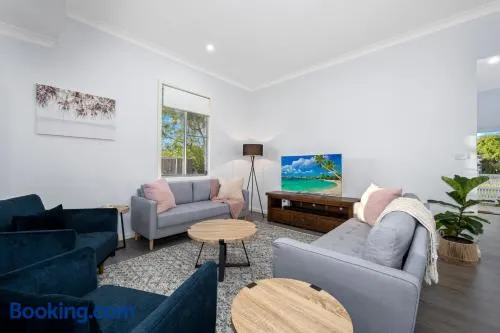 Beautiful, comfy freshly renovated cottage. - Image 1