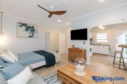 Point Danger Lodge unit 10 - Centrally located one bedroom Studio - Image 1