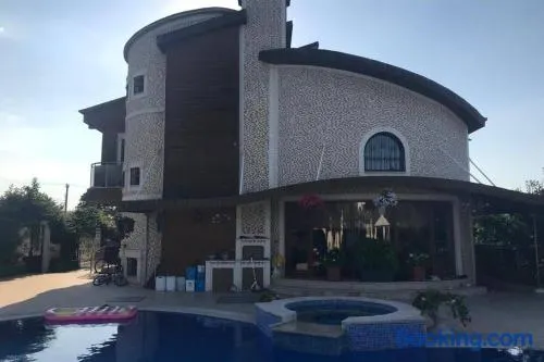 Essiz deniz manzaralı villa. - Image 1