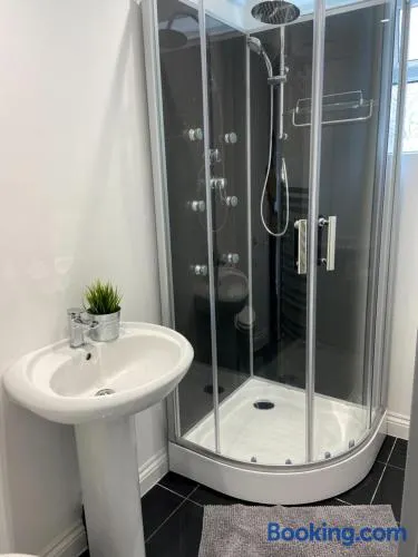 Newcastle Apartment 1 - Free Parking Long Stays Ideal for Contractors - Image 1