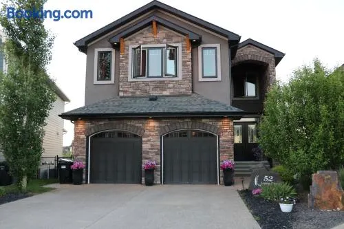Magnificent 4 bed, 5 baths, 4200 Sq ft with FULL POND VIEW and 30 FT Fountain!!! - Image 1