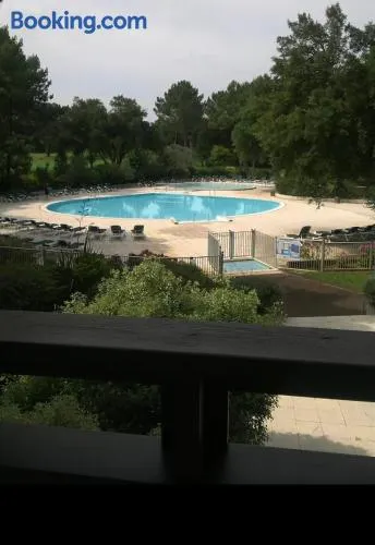 Appart t2 dans résidence de vacances - Image 1