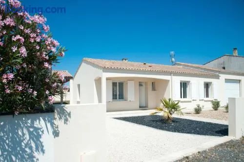 MAISON ENTRE LA ROCHELLE ET ROCHEFORT 3 ETOILES - Image 1