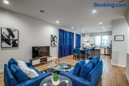 The GoodHouse/Downtown/Sleeps12/RoofTop/ArcadeGameroom - Image 1