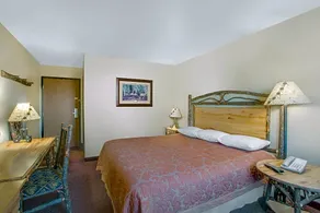 Super 8 West Yellowstone Lionshead - Image 5