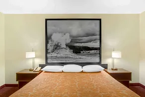 Super 8 West Yellowstone Lionshead - Image 4