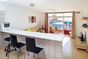 Apartamento con terraza al mar by Lightbooking - Image 2