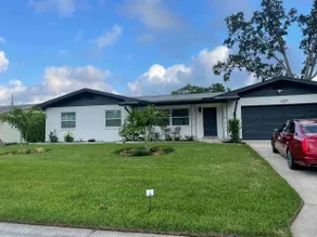 Cheerful & Elegant 4-Bedroom House in Clearwater - Image 2