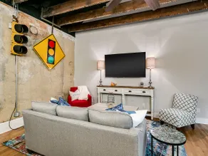 Unique Loft 228 - Image 3