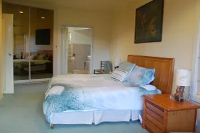 Beautiful Views of Lake Hume. Spacious and cosy - Image 3