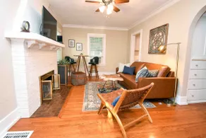 Peoria Heights Petite Charmer- Cozy Cottage Escape - Image 4