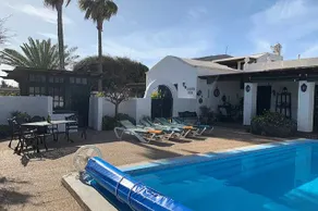Casa Albryna Lanzarote – Villa rurale avec vue sur la montagne, piscine chauffée solaire et jardins - Image 3