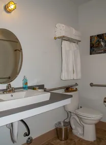 The 'Captain's Suite' at Sea Star Lofts -- On the Waterfront! - Image 4