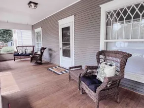 Lucky 7s Bungalow with hot tub - Image 5