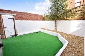 Great located Victorian house with all amenities - Image 5