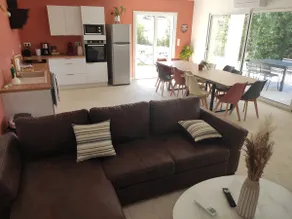 Air-conditioned 4 bedroom gîte with garden - Image 2