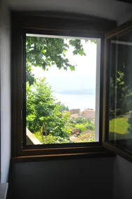 Beautiful terrace with lake view - Image 5